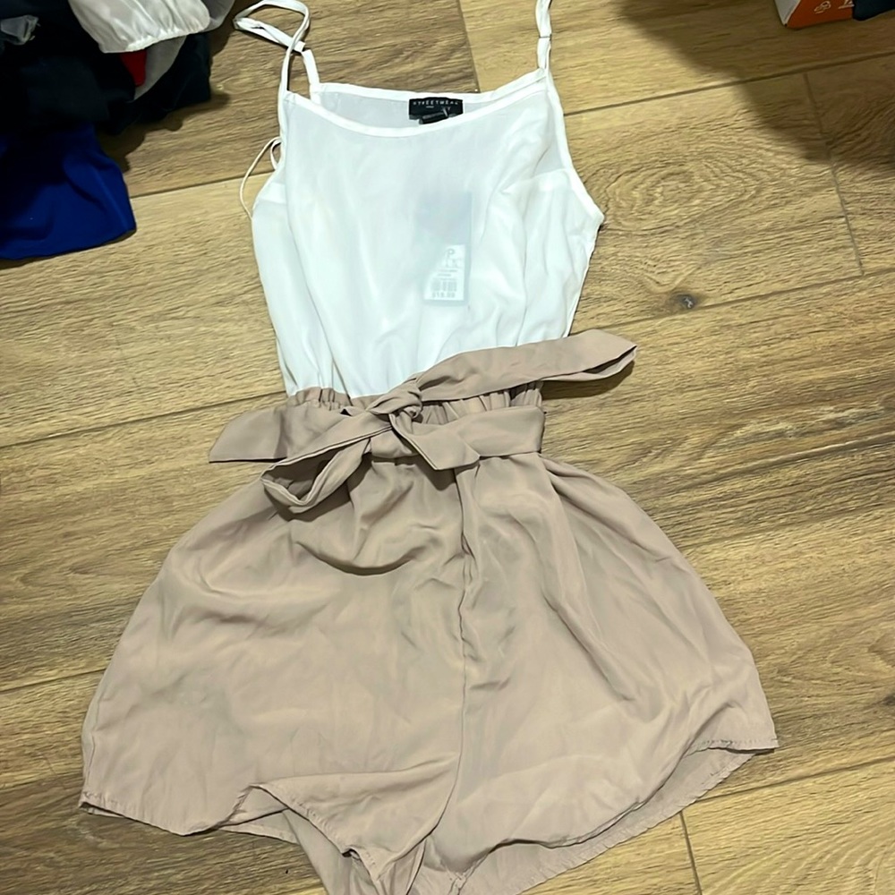 white and light tan jumper brand new tag still on never worn